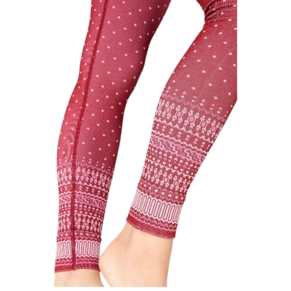 Fabletics High-Waisted Seamless Fair Isle Leggings - Medium - Picture 4 of 6